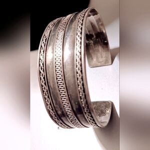 Vintage Native Navajo Sterling Silver 9.25 Cuff Design Pattern Bracelet.